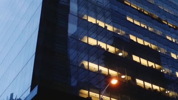 Reflexión Los Edificios Hora Azul Toronto Después Puesta Del Sol — Vídeo de stock