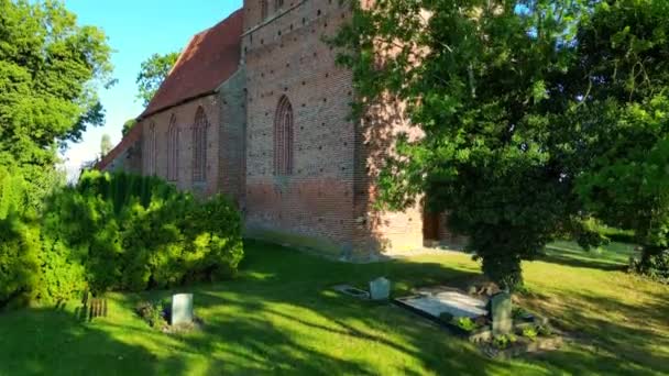 Begraafplaats Grafsteen Ongelooflijk Uitzicht Vanuit Lucht Vlucht Sokkel Omhoog Drone — Stockvideo