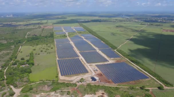 Aves Aéreas Olho Vista Panorâmica Parque Fotovoltaico Planta Energia Solar — Vídeo de Stock