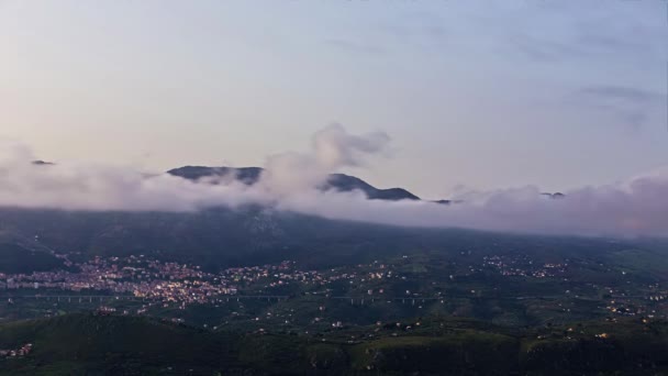 Incrível Vista Terreno Montanhoso Cidade Sicília Itália Nuvens Passando Sobre — Vídeo de Stock