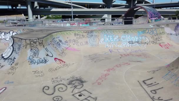 滑板公园喷涂石灰 — 图库视频影像