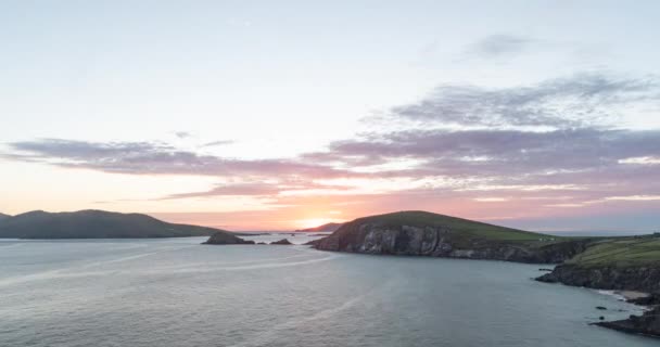 Dunmore Head Blasket Adaları Nın Arkasında Günbatımı Slea Head Kerry — Stok video