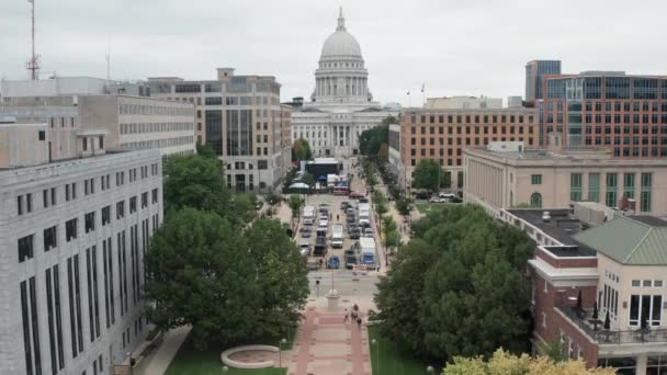 Wisconsin Edifício Capitólio Estado Madison Wisconsin Mostrando Rua Vídeo Drone — Vídeo de Stock