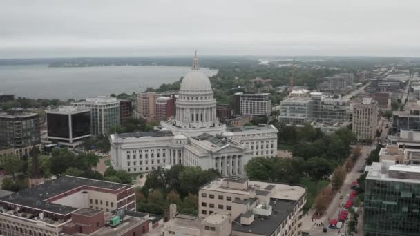 Wisconsin Capitólio Estado Edifício Madison Wisconsin Com Vídeo Drone Ângulo — Vídeo de Stock