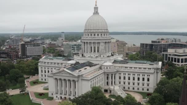 Wisconsin Capitólio Estado Edifício Madison Wisconsin Com Drone Vídeo Close — Vídeo de Stock