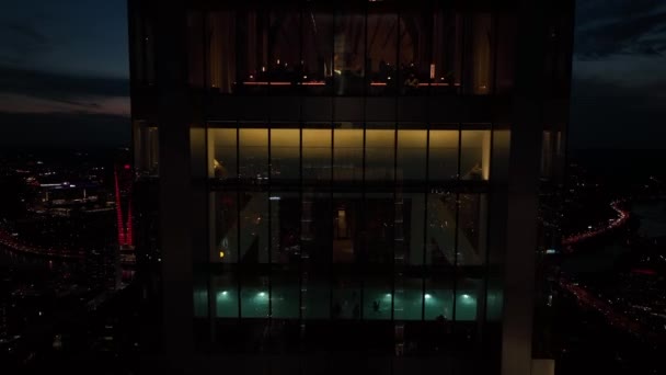 Puncak Comcast Center Philadelphia Langit Malam Naik Dari Gedung Pencakar — Stok Video