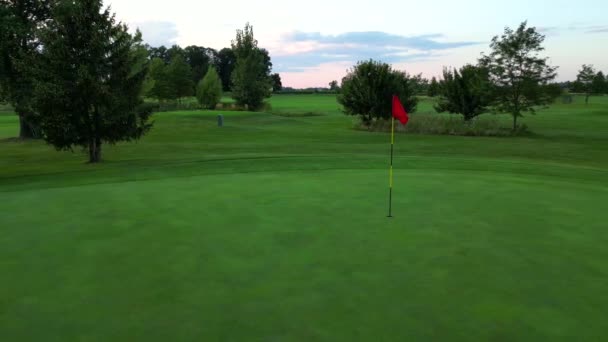 Épinglette Rouge Sur Beau Terrain Golf Amérique Nord Orbite Drone — Video