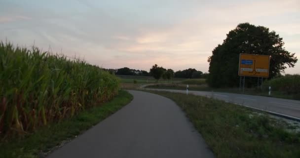 Brede Gezichtsopname Van Het Fietsen Een Fietsweg Duitsland Naderen Een — Stockvideo