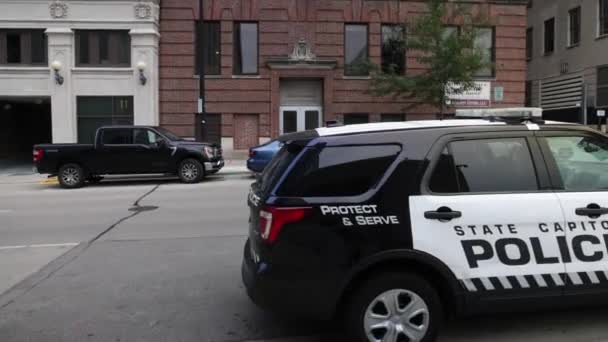 Wisconsin State Capitol Rendőrautó Madison Wisconsin Gimbal Videó Mozog Oldalra — Stock videók