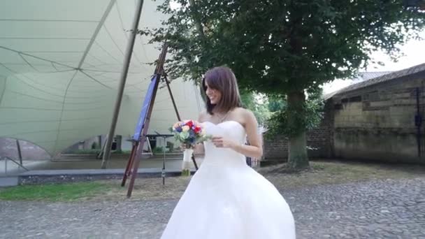 Χαμογελαστή Νύφη Την Ημέρα Του Γάμου Της — Αρχείο Βίντεο