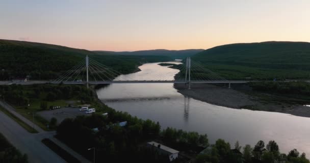 Vue Aérienne Camping Car Traversant Pont Sami Rivière Teno Crépuscule — Video