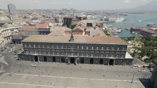 Luftaufnahme Des Königspalastes Von Neapel Richtiger Schuss Parallaxe — Stockvideo