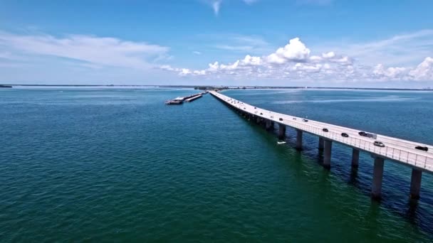 Drone Colpo Sole Skyway Fishing Pier Ponte Sulla Baia Tampa — Video Stock