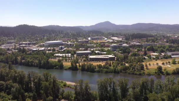 Eugene Oregon Usa Drone Flying Alongside Willamette River — Stock Video