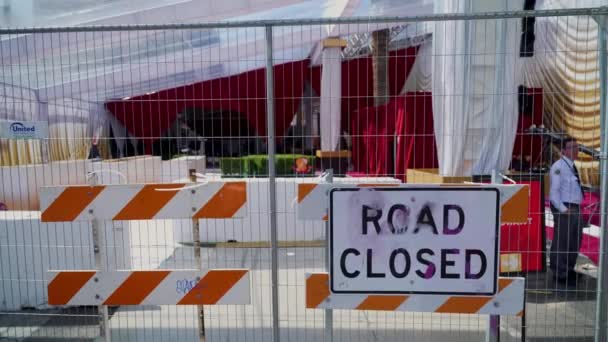 Road Closed Sign Buiten Het Oscars Stage Hollywood Boulevard — Stockvideo