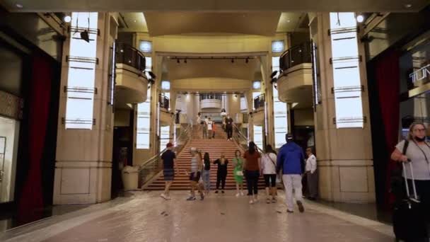 Grupos Pessoas Dentro Teatro Dolby Durante Temporada Oscar — Vídeo de Stock