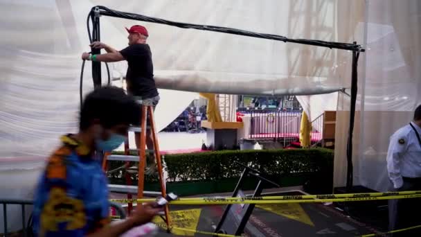 Gaffer Installe Des Câbles Pour Scène Des Oscars Sur Hollywood — Video