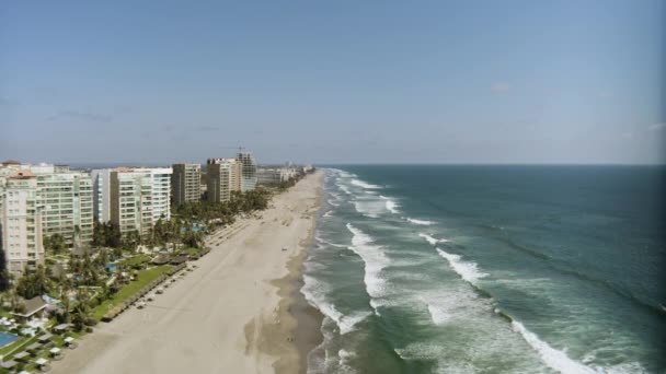 Tropical Beach Hotel Resorts Sulla Costa Acapulco Messico Aerial — Video Stock