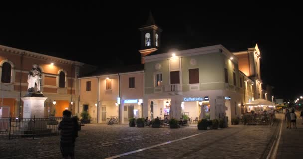 Panoramiczny Widok Plac Pisacane Starym Mieście Cesenatico Nocy Pomnik Garibaldiego — Wideo stockowe