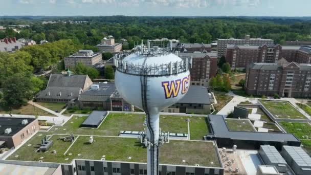 360 Antena Wcu Wieży Ciśnień Kampus Uniwersytetu West Chester — Wideo stockowe