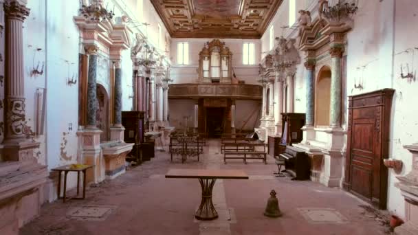 Αεροφωτογραφία Της Εγκαταλελειμμένης Εκκλησίας Στη Φόσσα Της Ιταλίας Πόλη Βρίσκεται — Αρχείο Βίντεο