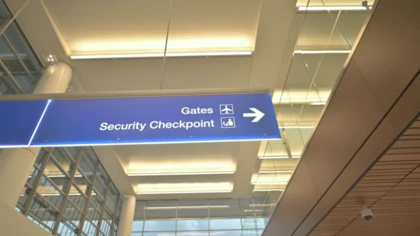 Bramy Punkt Kontroli Bezpieczeństwa Lotnisku — Wideo stockowe