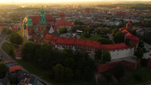 Europees Middeleeuws Kasteel Wawel Krakau Uitzicht Vanuit Lucht Bij Zonsondergang — Stockvideo