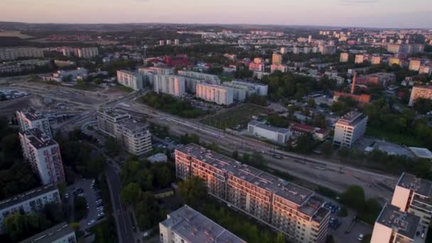 Sunset Light Residential Apartments Cracovia Polonia Pedestal Aéreo Hacia Abajo — Vídeo de stock