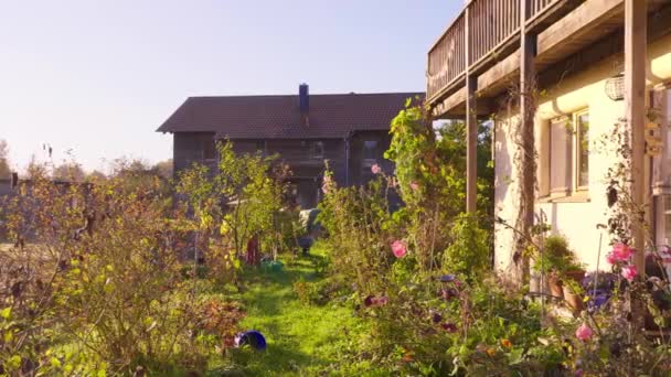 Comunidad Pacífica Respetuosa Del Medio Ambiente Sieben Linden Village Establishment — Vídeo de stock