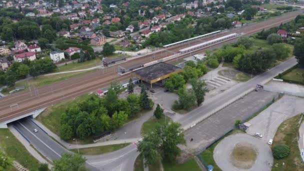 폴란드 지구에 버려진 기차역 오토바이 스포츠 경기장 공장의 30Fps — 비디오