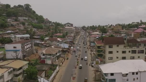 Riprese Aeree Una Strada Trafficata Freetown Sierra Leone — Video Stock