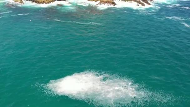 Drohnenaufnahmen Von Wellen Die Auf Meeresklippen Cabo San Lucas Mexiko — Stockvideo