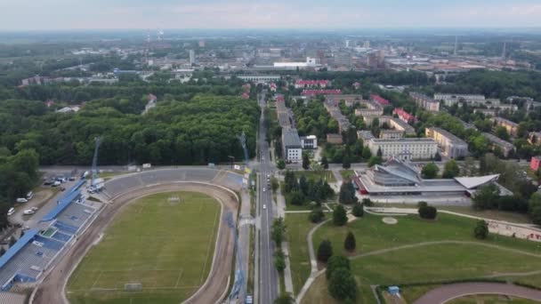 Flyover Του Πολωνικού Μουσείου Τέχνης Αυτοκινητόδρομο Μοτοσικλέτας Γήπεδο Αθλητισμού Και — Αρχείο Βίντεο