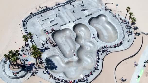 Omcirkelend Vanuit Lucht Uitzicht Venetië Skate Park Het Strand Locatie — Stockvideo