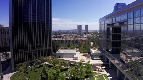 Zdjęcie Lotu Ptaka Szklanego Budynku Abstrakcyjnej Architekturze Century City Kalifornii — Wideo stockowe