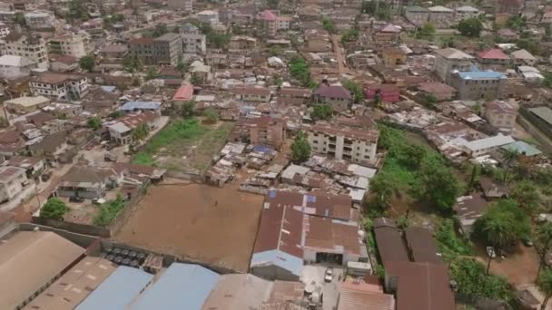 Flyover Aéreo Durante Dia Edifícios Bairros Freetown Serra Leoa — Vídeo de Stock
