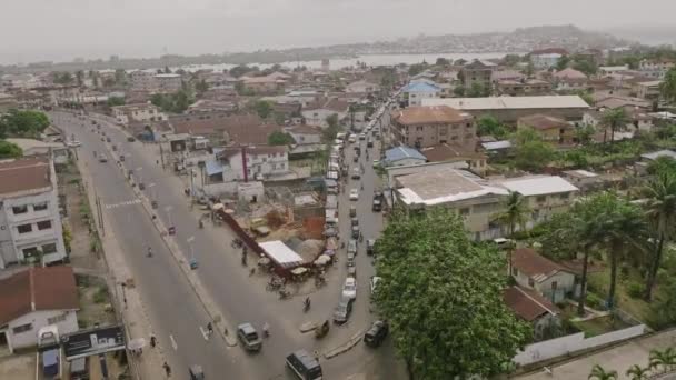 Letecký Let Rušné Křižovatce Freetownu Sierra Leone — Stock video