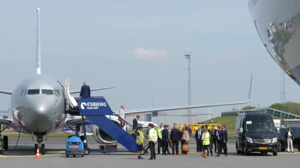 네덜란드 Esbjerg 공항에서 737 700 내리다 — 비디오