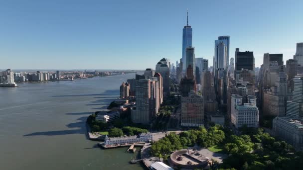 Una Vista Aérea Manhattan Puerto Nueva York Día Soleado Con — Vídeo de stock