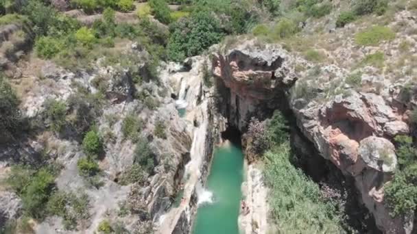 Letnia Zabawa Chłodnej Wodzie Canal Navarres Wodospadów Widok Drona — Wideo stockowe