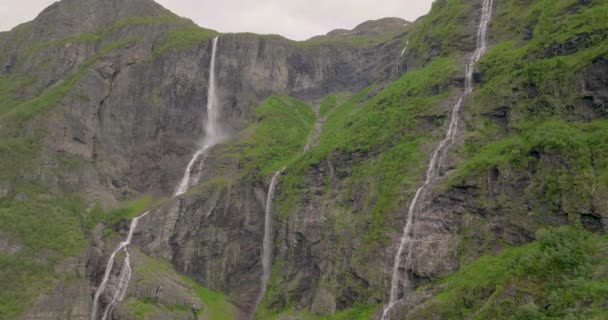 Híres Kjelfossen Vízesés Norvégiában Orbitális Drón Gyönyörű — Stock videók