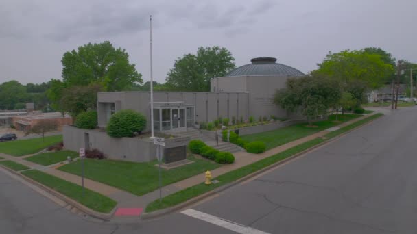 Pomalu Pohybující Dron Vpálil Liberty Guail Mormonského Návštěvnického Centra Liberty — Stock video