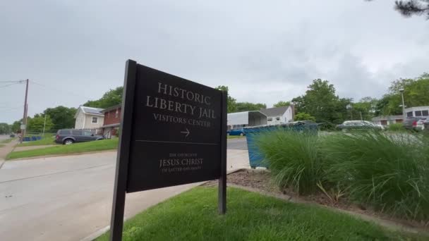 Panneau Indiquant Direction Prison Historique Liberty Mormon Visitor Center Liberty — Video