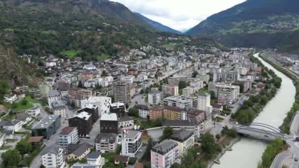 Luftaufnahme Der Stadt Naters Kanton Wallis Der Schweiz Die Stadt — Stockvideo