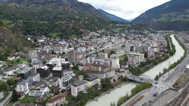 Vista Aérea Cidade Naters Cantão Valais Suíça Muito Tráfego Movimento — Vídeo de Stock