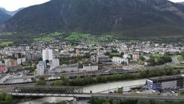 Letecký Pohled Vesnici Brig Glis Uprostřed Obrázku Můžete Vidět Nemocnici — Stock video