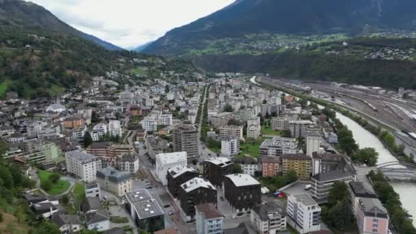 Швейцарське Місто Натер Міст Перетинає Річку Рона Єднує Натер Містом — стокове відео