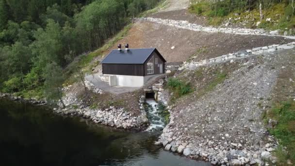 Vaksdal挪威Markani水电站 当地小型发电厂的旋转近距离天线 Aventron拥有并由Captiva资产管理公司运营的10Gwh年产量 — 图库视频影像