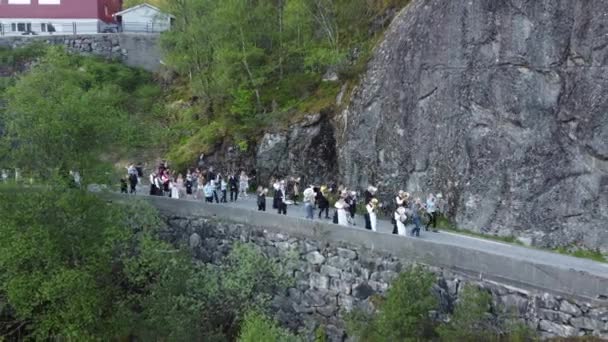 Mayıs Akşamı Anayasa Günü Kutlayan Mutlu Norveçliler Stamneshella Vaksdal Daki — Stok video