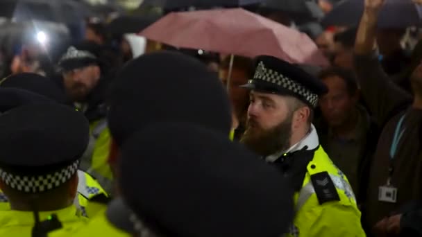 Buckingham Palace Londýn Spojené Království Září2022 Metropolitní Policie Diskutuje Strategizuje — Stock video